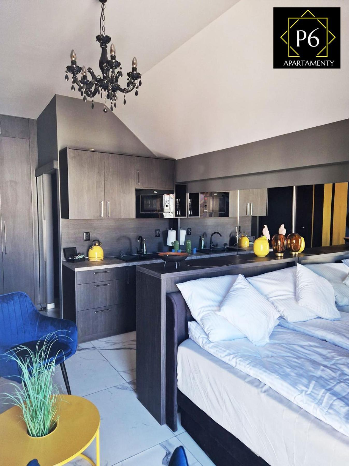 Apartment P6 Mini Light Black
