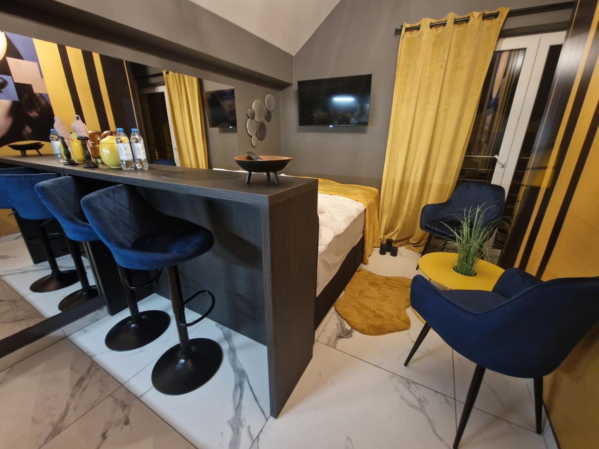 P6 Mini Light Black Apartment